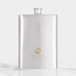 Flasque Masculine Gold Personnalisé Groomsmen<br><div class="desc">Ajoutez une touche personnelle à votre mariage avec un flacon de toiletteurs personnalisé. Ce flacon est composé d'un monogramme en cercle doré avec nom et titre en style de police professionnelle dorée. Parfait aussi pour le meilleur homme, père de la mariée, porteur de bague et plus. Remarque : Les détails...</div>