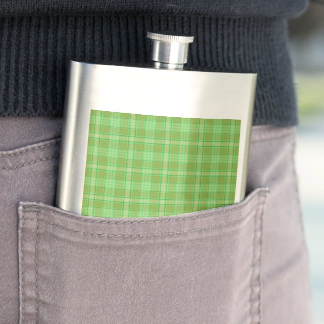 Flasque Saint Patrick's Day Plaid (En situation)
