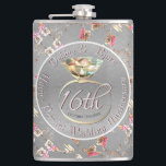Flasques 16e anniversaire du Mariage Péridot, cire et stati<br><div class="desc">Vous recherchez une touche de romantisme et un clin d'oeil aux traditionnels cadeaux du 16e anniversaire de mariage ? Peut-être que mes graphiques originaux de perdot gems,  fleur de statice et bien sûr,  bougies de cire,  sur ces belles flacons sera juste ce que,  alors!</div>
