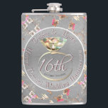 Flasques 16e anniversaire du Mariage Péridot, cire et stati<br><div class="desc">Vous recherchez une touche de romantisme et un clin d'oeil aux traditionnels cadeaux du 16e anniversaire de mariage ? Peut-être que mes graphiques originaux de perdot gems,  fleur de statice et bien sûr,  bougies de cire,  sur ces belles flacons sera juste ce que,  alors!</div>