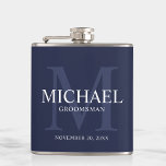 Flasques Bleu marine marine Personnalisé Groomsmen<br><div class="desc">Ajoutez une touche personnelle à votre mariage avec un flacon de toiletteurs personnalisé. Ce flacon comporte le nom du marionnettiste personnalisé avec titre et date mariage en blanc et monogramme en bleu marine clair comme arrière - plan, dans le style de police serif classique, sur arrière - plan bleu marine....</div>
