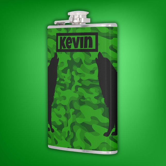 Flasques Camo vert moderne noir Wolf Silhouette Monogramme  (Créateur téléchargé)