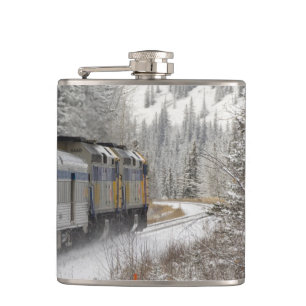 Flasques Canada, Alberta. Train de neige de VIA Rail entre