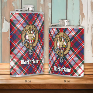 Flasques Clan MacFarlane Crest sur le tatan de robe