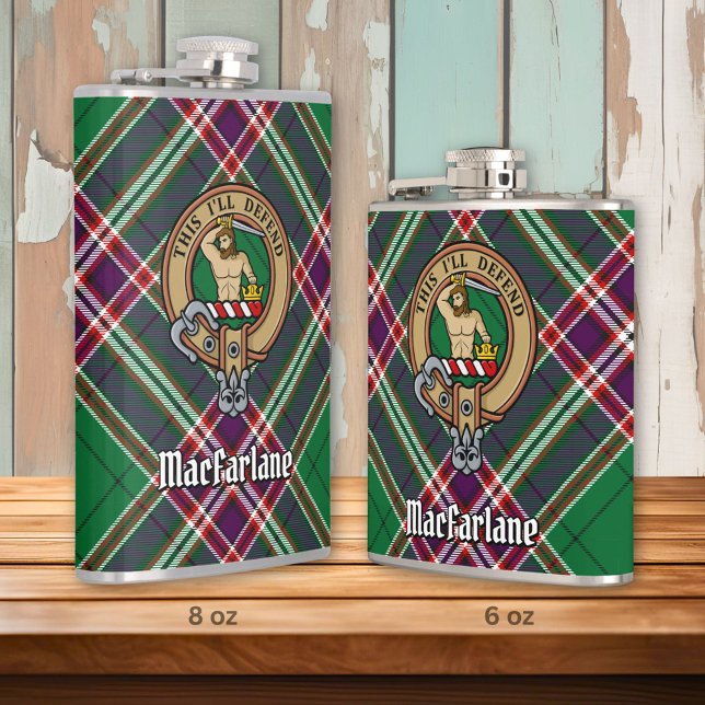 Flasques Clan MacFarlane Crest sur Tartan de chasse moderne (Créateur téléchargé)