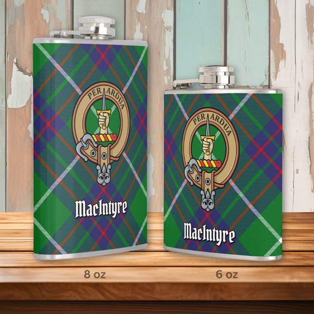 Flasques Clan MacIntyre Crest sur la chasse Tartan (Créateur téléchargé)