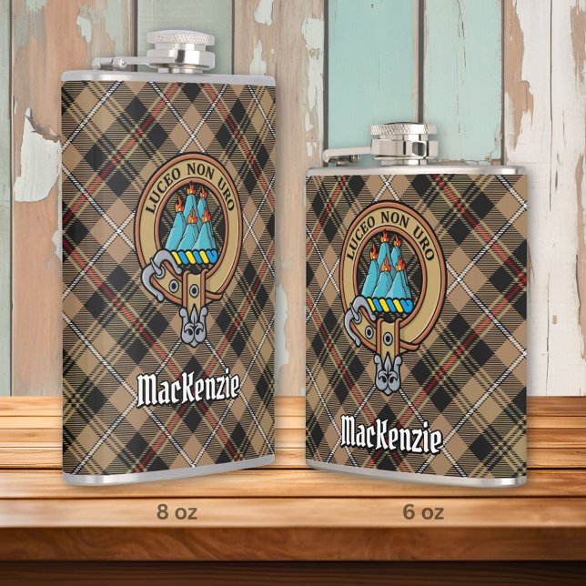 Flasques Clan MacKenzie Crest sur Tartan de chasse Patinée (Créateur téléchargé)