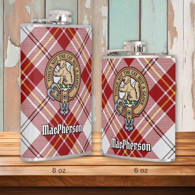 Flasques Clan MacPherson Crest sur la robe rouge Tartan (Créateur téléchargé)