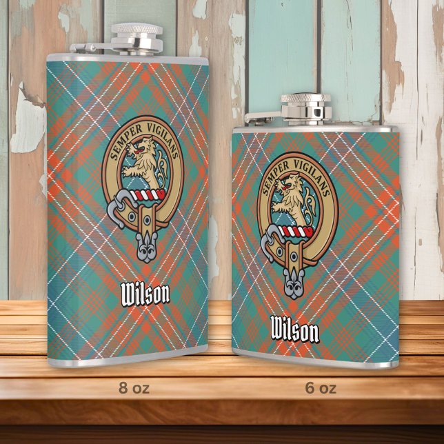Flasques Clan Wilson Crest au-dessus de Tartan antique (Créateur téléchargé)