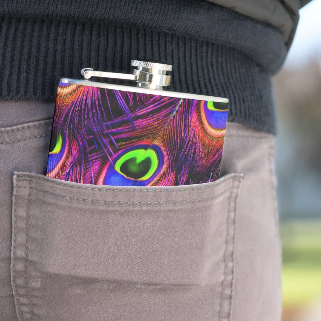 Flasques Design de texture de plumes de paon rose et violet (En situation)