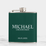 Flasques Émeraude Vert moderne Groomsman personnalisé<br><div class="desc">Cadeaux Groomsman Personnalisés modernes avec nom,  titre et date mariage personnalisés en style serif classique blanc sur arrière - plan vert émeraude. Aussi parfait pour Best Man,  Père de la Mariée et plus.</div>