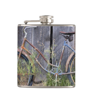 Flasques États-Unis, Oregon, Bend. Un vieux vélo délabré