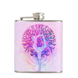 Flasques Femme rose d'arbre de yoga dans des couleurs en
