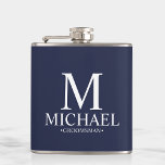 Flasques Groomsman Personnalisé bleu marine moderne<br><div class="desc">Cadeaux de Groomsman Personnalisés de la Marine moderne avec monogramme personnalisé,  nom et titre du marionnettiste dans le style de police serif classique. Aussi parfait pour Best Man,  Père de la Mariée et plus.</div>