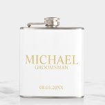 Flasques Groomsman personnalisé classique blanc et or<br><div class="desc">Cadeaux personnalisés Groomsman Blanc et Or Classique avec nom, titre et date mariage personnalisés en style de police serif classique en or. Aussi parfait pour Best Man, Père de la Mariée et plus. Remarque : Les détails du papier sont simulés dans l'illustration. Il n'y aura pas de métal sur ce...</div>