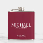 Flasques Groomsman personnalisé de la Bourgogne moderne<br><div class="desc">Cadeaux Groomsman Personnalisés modernes avec nom,  titre et date mariage personnalisés en style serif classique blanc sur arrière - plan rouge bordeaux. Aussi parfait pour Best Man,  Père de la Mariée et plus.</div>