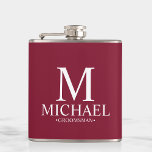 Flasques Groomsman personnalisé de la Bourgogne moderne<br><div class="desc">Cadeaux de Groomsman Personnalisés modernes avec monogramme personnalisé,  nom et titre de marionnettiste en style serif classique blanc sur arrière - plan rouge bordeaux. Aussi parfait pour Best Man,  Père de la Mariée et plus.</div>