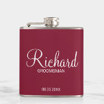 Flasques Groomsman personnalisé de la Bourgogne moderne<br><div class="desc">Cadeaux Groomsman personnalisés avec le nom de toiletteur personnalisé en blanc style de police script moderne avec titre et date mariage en style de police sans serif moderne sur arrière - plan rouge bordeaux. Parfait aussi pour le meilleur homme, père de la mariée, demoiselle d'honneur, mère de la mariée et...</div>