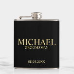Flasques Groomsman personnalisé moderne noir et or<br><div class="desc">Cadeaux personnalisées de Groomsman Black et Gold modernes avec nom, titre et date mariage personnalisés en or style de police serif classique sur arrière - plan noir. Aussi parfait pour Best Man, Père de la Mariée et plus. Remarque : Les détails du papier sont simulés dans l'illustration. Il n'y aura...</div>