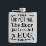 Flasques Hug de plancher amusant<br><div class="desc">Une drôle de fiole pour expliquer ces chutes gênantes. Fait un grand cadeau. Vous pouvez changer la couleur grise de l'arrière - plan en une autre couleur en cliquant sur le bouton "Customiser" et en choisissant une autre couleur arrière - plan. Les couleurs plus claires fonctionnent mieux avec l'image de...</div>
