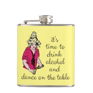 Flasques Il est temps de boire l'alcool et la danse sur la