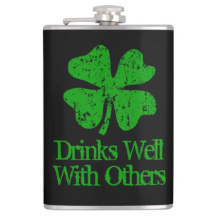 Flasques La fête de la Saint-Patrick qui est amusante à b