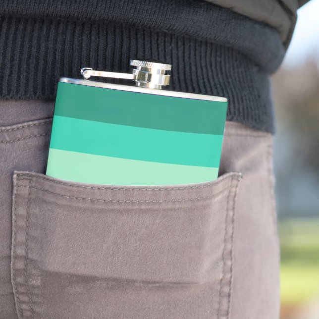 Flasques La palette de drapeau des hommes gays trans-inclus (En situation)