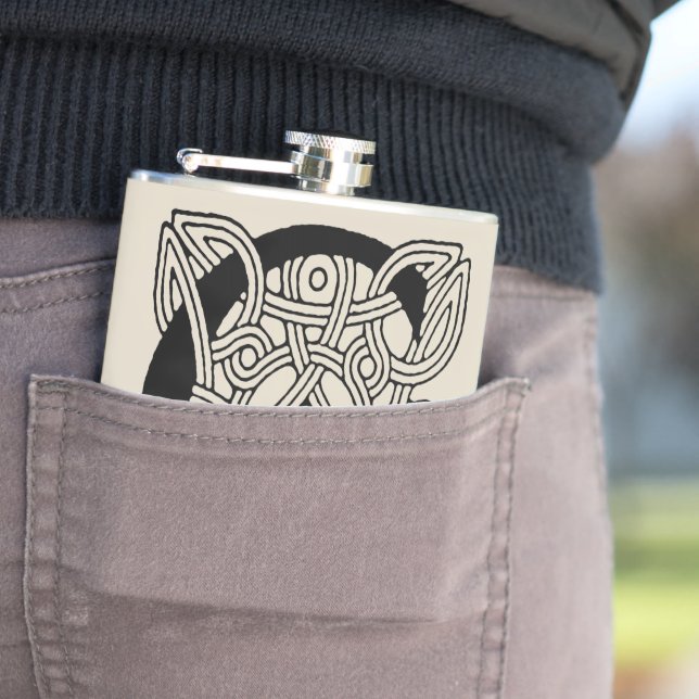 Flasques Lettre C Vintage Monogramme de noeud celtique (En situation)