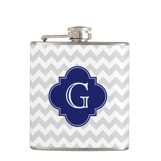 Flasques Light Gray White Chevron Navy Quatrefoil Monogram (Devant)