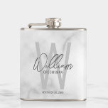 Flasques Marbre blanc Script Nom du Groomsman personnalisé<br><div class="desc">Monogramme et cadeaux de nom minimaliste moderne Ce design présente le nom de marionnettiste personnalisé en gris moderne écriture de texte style de police et monogramme en gris clair moderne sans serif style de police comme arrière - plan, avec des détails mariages en gris moderne sans serif style de police,...</div>
