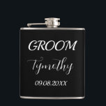 Flasques Mariage cadeau Groom Black Elegant Simple<br><div class="desc">Moderne,  élégant,  masculin,  noir et blanc fiole de marié. Parfait pour les faveurs de mariage. Vous pouvez le personnaliser avec votre nom et votre date.</div>
