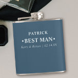 Flasques Mariage Date et Noms Bleu Personnalisé Meilleur Ho<br><div class="desc">Les flacons de hanche personnalisés sont de grands cadeaux de conservation mariages pour le meilleur homme et groomsmen. Ce design de typographie minimaliste est écrit dans une typographie moderne et audacieuse et peut être customisé pour chaque fête du marié. Le nom modèle est mis en place pour que vous puissiez...</div>