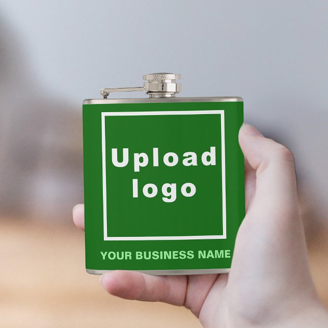 Flasques Marque d'affaires verte sur fiole enveloppée de vi (Your business name and logo on green vinyl wrapped flask.)