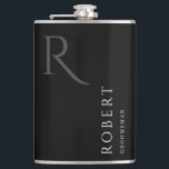 Flasques Masculine noir Monogramme Groomsmen Cadeau<br><div class="desc">Ce simple flacon de toiletteur personnalisé comprend le nom du toiletteur,  le monogramme et la date du mariage. Vous pouvez facilement changer les couleurs de l'arrière - plan et des polices pour correspondre à votre événement si vous le souhaitez.</div>
