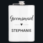 Flasques Mini Groomsmaid Avec Nom Mariage Script<br><div class="desc">Votre femme de chambre peut avoir besoin d'un petit bout d'alcool dans son verre de ce flacon personnalisé,  quand elle aide à vos séances de planification mariage! Montre-lui ce qu'elle veut dire pour toi.</div>