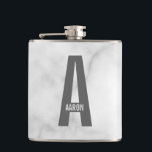 Flasques Monogramme et nom personnalisés modernes<br><div class="desc">Design Monogram moderne avec lettre monogramme "A" personnalisée et nom dans le style de police sans serif moderne en gras. Un cadeau parfait pour lui, un cadeau de fête des pères, un cadeau de toiletteur et plus encore. Remarque : Les détails du marbre sont simulés dans l'oeuvre. Il n'y aura...</div>