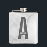 Flasques Monogramme et nom personnalisés modernes<br><div class="desc">Design Monogram moderne avec lettre monogramme "A" personnalisée et nom dans le style de police sans serif moderne en gras. Un cadeau parfait pour lui, un cadeau de fête des pères, un cadeau de toiletteur et plus encore. Remarque : Les détails du marbre sont simulés dans l'oeuvre. Il n'y aura...</div>
