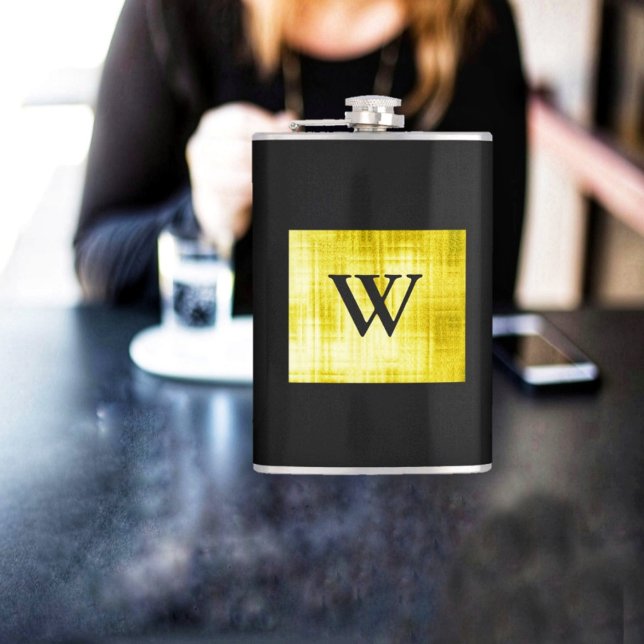 Flasques Noir à panneaux en or II (With geometric design, and elegance, this Gold Paneled Black-II Flask, also, offers personalization!)