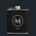 Flasques Noir élégant mariage GROOM<br><div class="desc">Personnalisé ce flacon avec le monogramme et le nom du marié. Noir et blanc,  classique,  simple et moderne avec une zone pour inclure votre date mariage et message spécial sur le dos. Facile à personnaliser et à customiser. Flacon noir élégant et tendance..</div>