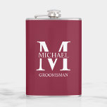 Flasques Nom du Groomsman Personnalisé Classique<br><div class="desc">Cadeaux de Groomsman Personnalisés Classique avec monogramme et nom de marionnettiste personnalisé,  avec titre en blanc style de police serif classique sur arrière - plan rouge bordeaux. Aussi parfait pour Best Man,  Père de la Mariée et plus.</div>