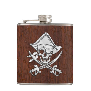 Flasques Pirate de chrome sur la copie d'acajou humide