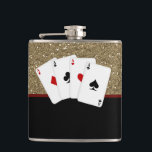 Flasques Poker Classy Aces<br><div class="desc">Classy rouge, noir et or arrière - plan et quatre as flacon de poker. Vous pouvez déplacer, redimensionner et supprimer les cartes de poker. Cette conception de flacon de poker et de jeu fonctionne bien pour un cadeau d'anniversaire de la personne, un cadeau de marié, un marié ou tout fan...</div>