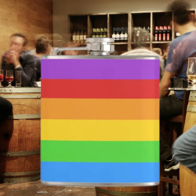 Flasques Savourer avec fierté : Drapeau arc-en-ciel (Créateur téléchargé)