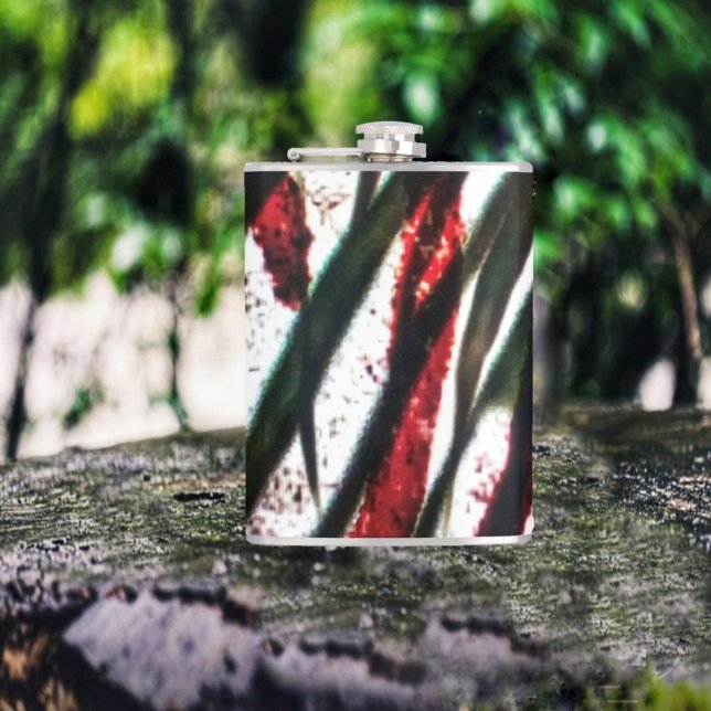 Flasques Traversée en bambou (This Bamboo Crossing Flask design, is at home in the wild!)