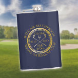 Flasques Trou personnalisé en un or et bleu marine Golf<br><div class="desc">Avec un effet de timbre vieilli design rétro classique. Personnalisez le nom,  le numéro du trou de localisation et la date pour créer un grand gardien de golf pour célébrer ce trou fantastique en un. Conçu par Thisisnotme©</div>