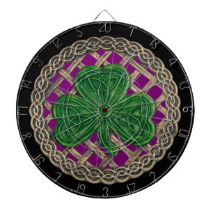 Fléchettes Shamrock violet sur la Cible de flechettes de noeu