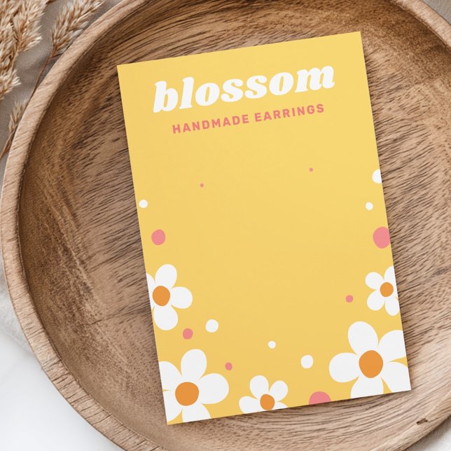 Fleur de fraise police rétro carte d'oreille jaune (Strawberry blossom retro font yellow earring card)