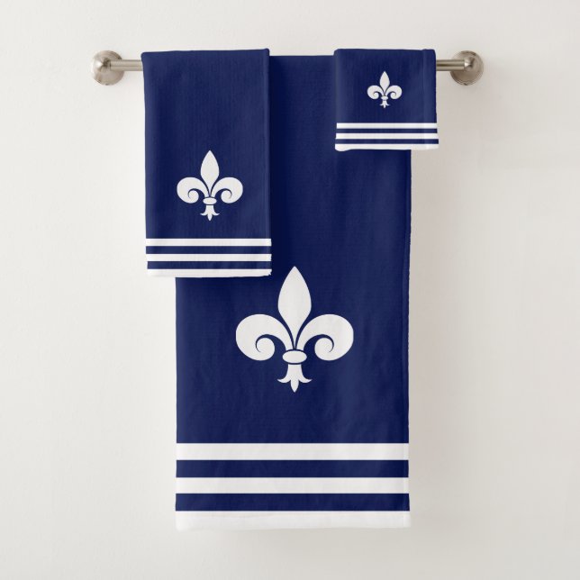 Fleur-de-Lis blanche et rayures sur fond bleu mari (En situation)