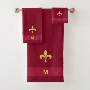 Fleur-de-Lis dorée sur serviettes de bain bordeaux