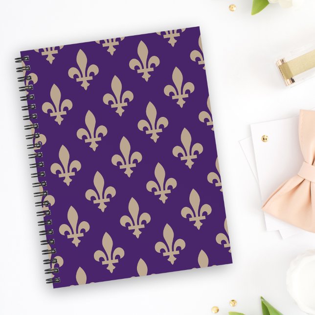 Fleur de Lis Motif, Royal French Creative on Purpl (Créateur téléchargé)